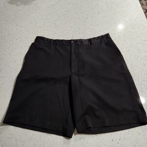 Van Heusen Black Traveler Men's Shorts With Flex Band. Size 36 Classic Fit.